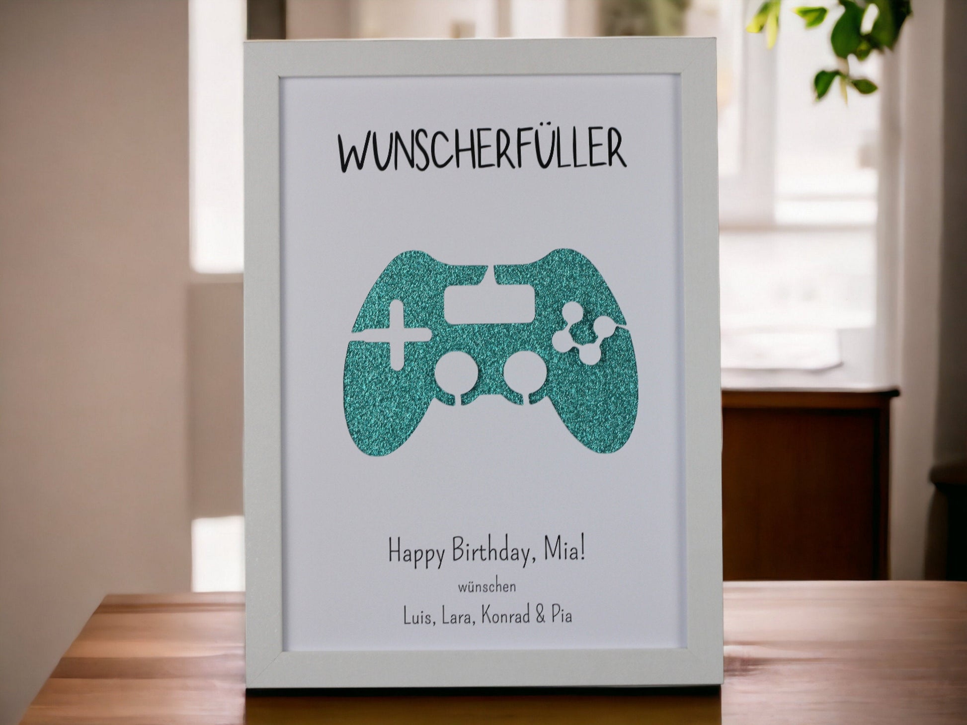 Wunscherfüller Gamer mit Joypad Controller und glitzer im Hintergrund