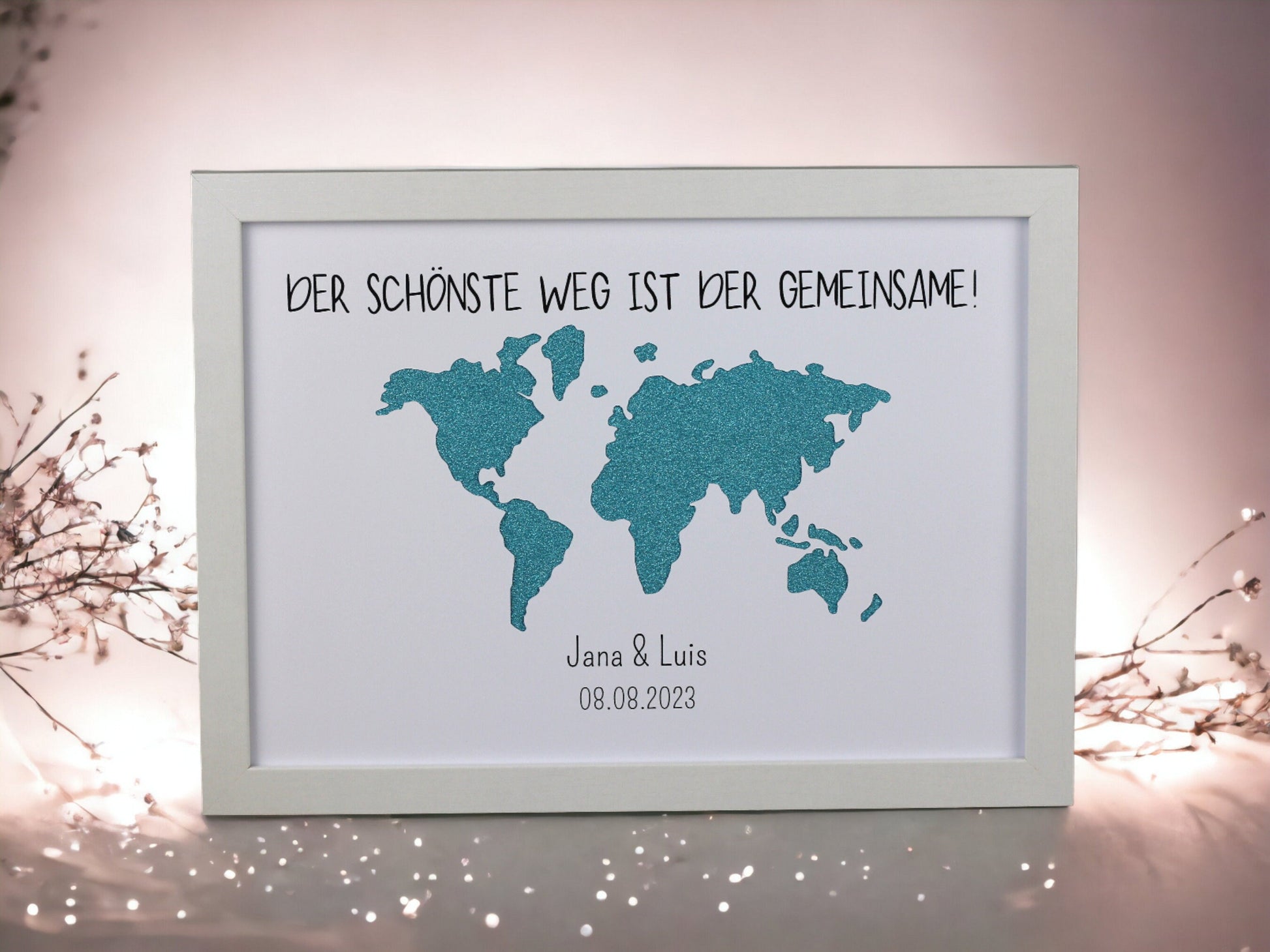 Wunscherfüller Weltkarte für die Reise und glitzer im Hintergrund