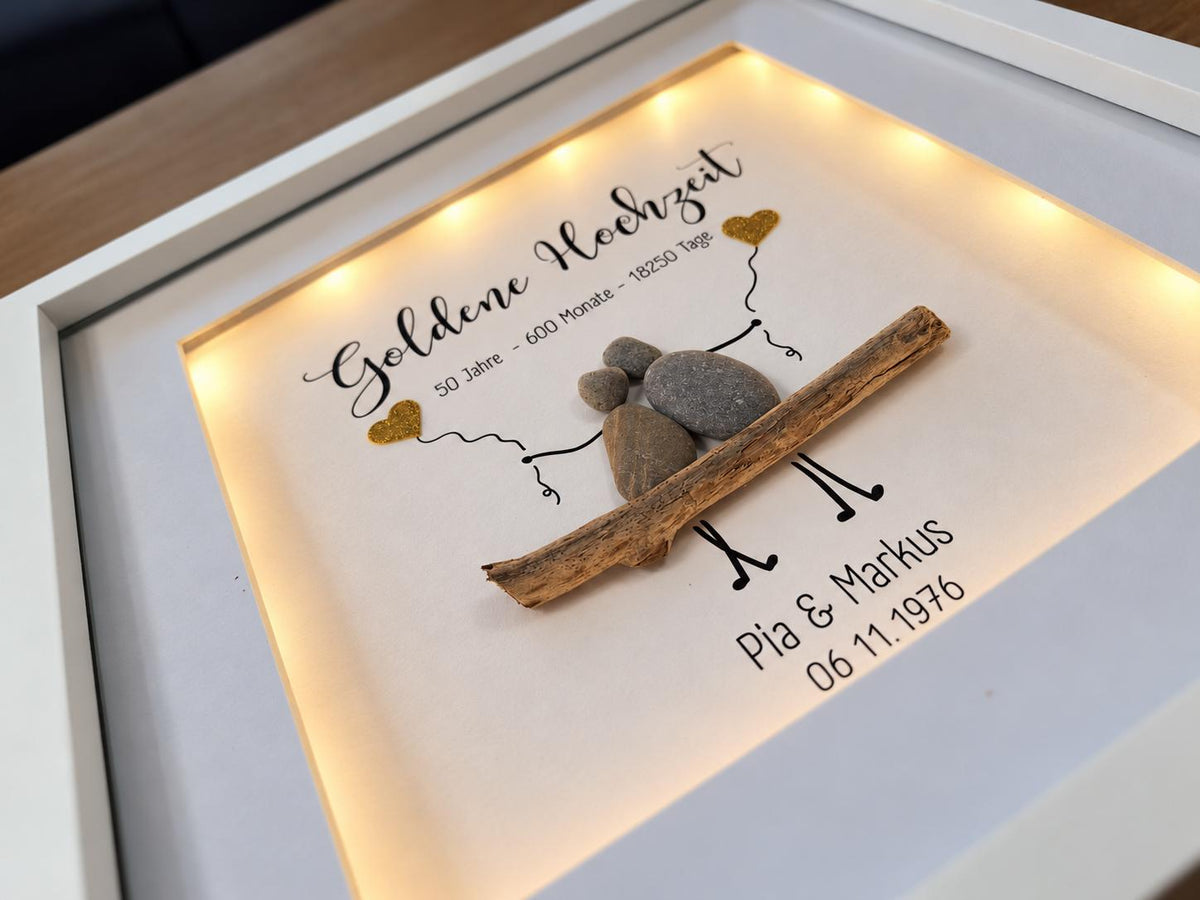 Steinbild zur Goldenen Hochzeit – Geschenk zum 50. Hochzeitstag mit Namen und Datum, optional mit Licht – Produktansicht 4