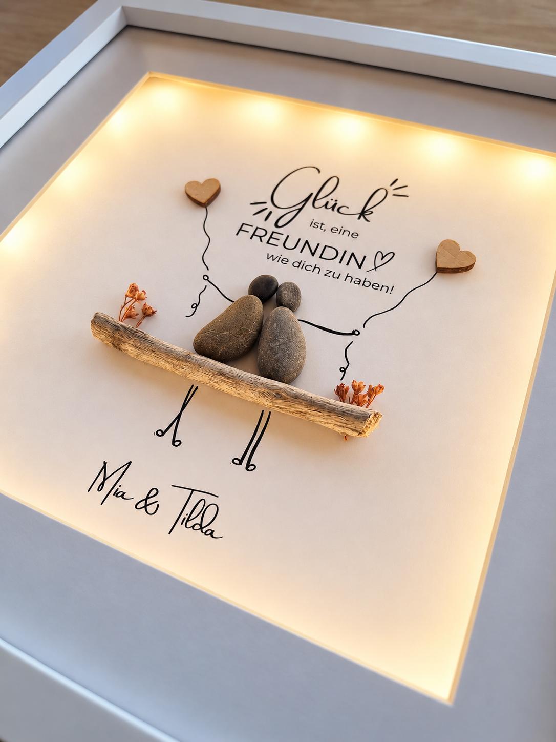 Geschenk für die beste Freundin / Freund | Steinbild mit Namen und Holzherzen | Optional mit Beleuchtung / Licht – Produktansicht 2