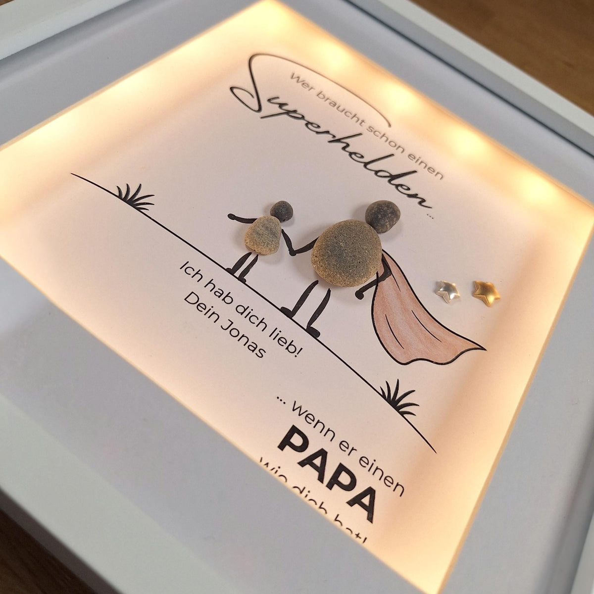 Papa – Superheld – handgefertigtes Steinbild, Produktansicht 2